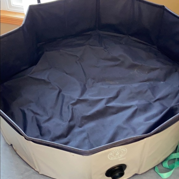 Small dog pool like new - Picture 5 of 7
